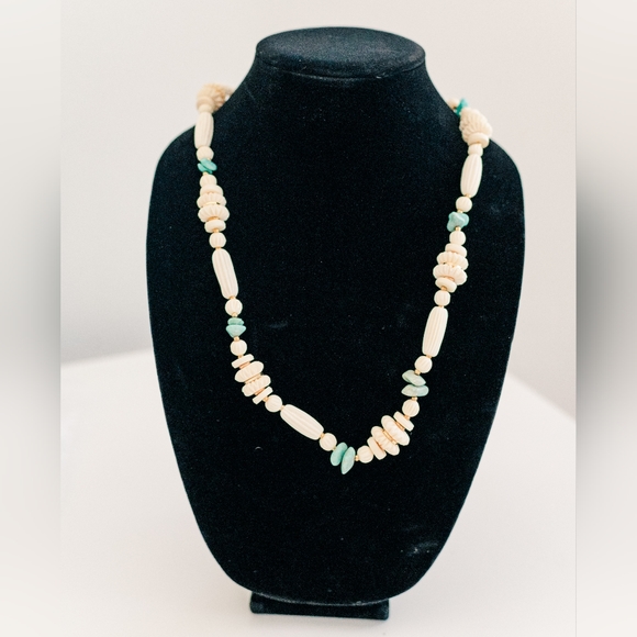 Miriam Haskell Signed 1960s/1970s Cream & Blue Celluloid Beaded Necklace - Picture 4 of 4